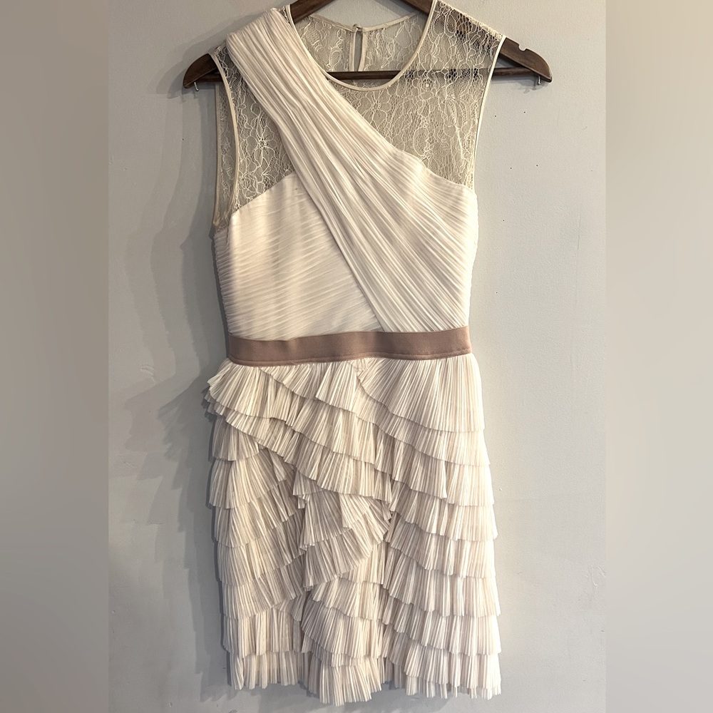 Bcbgmaxazria Women’s Cream Sleeveless Tiered Pleated Detail Jaya Dress Size 6